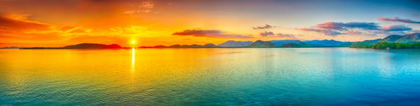 طلوع خورشید بر فراز دریا پانوراما