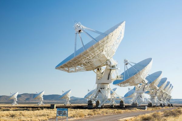 VLA آرایه بسیار بزرگ - گروهی از تلسکوپ های رادیویی در نیومکزیکو ایالات متحده آمریکا