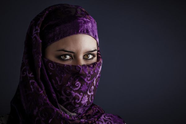 زنان عرب با حجاب سنتی چشمانی شدید زیبایی عرفانی