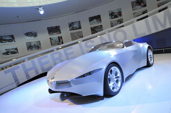 مونیخ - 8 ژوئن BMW GINA Light Visionary خودرو مفهومی با پوست پارچه ای در موزه BMW در 8 ژوئن 2013 در مونیخ به نمایش گذاشته شد