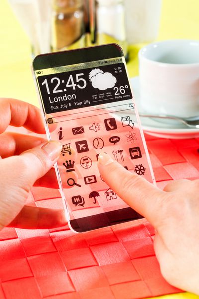 گوشی هوشمند فبلت با نمایشگر شفاف در دست انسان ایده های نوآورانه واقعی آینده و بهترین فناوری های بشریت را درک کنید