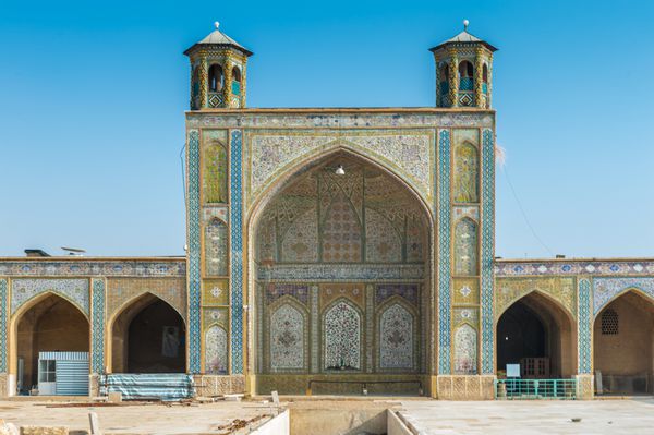 شیراز ایران - 4 ژانویه 2014 مسجد وکیل مسجدی در شیراز جنوب ایران در 4 ژانویه 2014 این مسجد بین سال های 1751 تا 1773 در دوره زندیه ساخته شده است