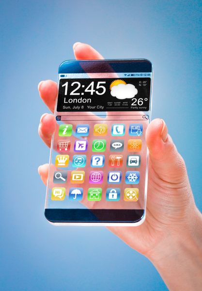 گوشی هوشمند فبلت با صفحه نمایش شفاف در دست انسان در پس زمینه آبی ایده های نوآورانه واقعی آینده و بهترین فناوری های بشریت را درک کنید