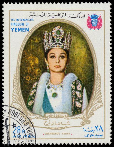 یمن - حدود 1968 تمبر چاپ شده توسط یمن بیستمین سالگرد تاجگذاری شاهنشاه و شهبانو ایران را نشان می دهد در حدود 1968