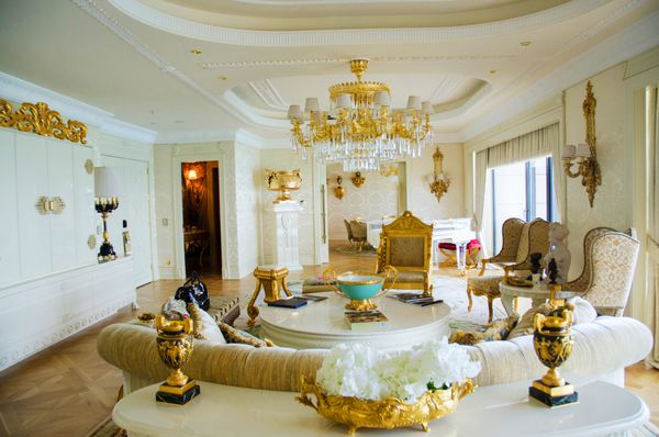 باکو آذربایجان - 11 ژوئن سوئیت سفیر هتل ساحلی جمیرا بیلگاه در 11 ژوئن 2012 در باکو آذربایجان هتل ساحلی جمیرا بیلگاه اولین هتل جمیرا در آذربایجان است