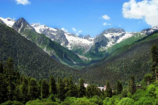 کوه های قفقاز منطقه دومبی