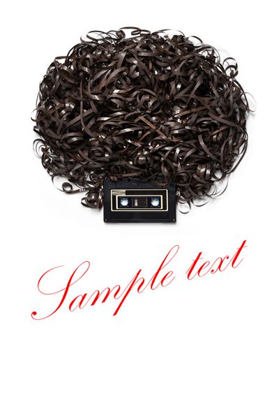 لنی کراویتز - یک سر با آرایش موی افرو ساخته شده از نوار صوتی