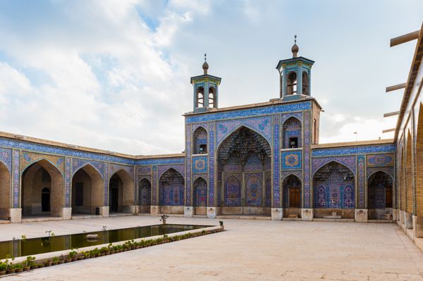 ایران شیراز - 3 ژانویه 2014 فضای داخلی مسجد نصیرالملک شیراز ایران 3 ژانویه 2014 این مسجد در سال 1888 ساخته شده است