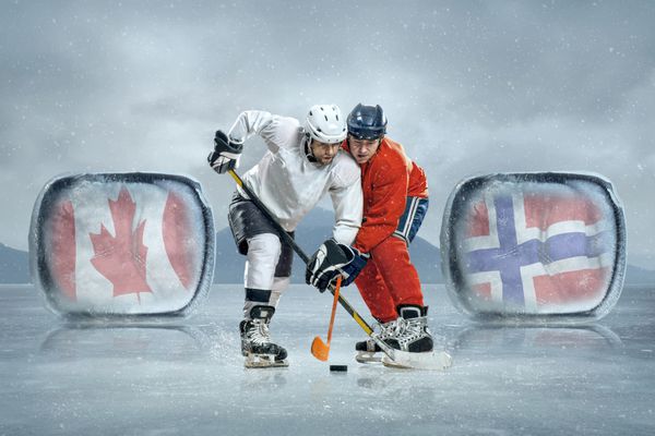 بازیکنان هاکی روی یخ بازی کانادا و نروژ