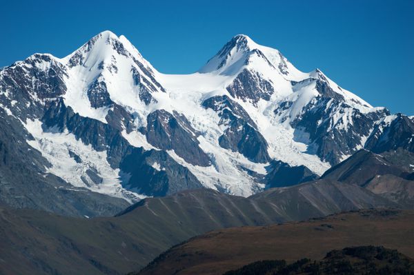 کوه بلوخا نمایی از دو قله از سه قله قزاقستان