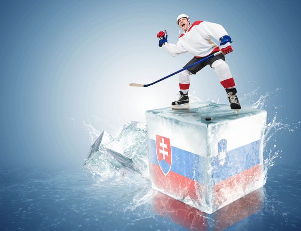 بازی اسلواکی - اسلوونی بازیکن هاکی شیک بر روی مکعب یخ