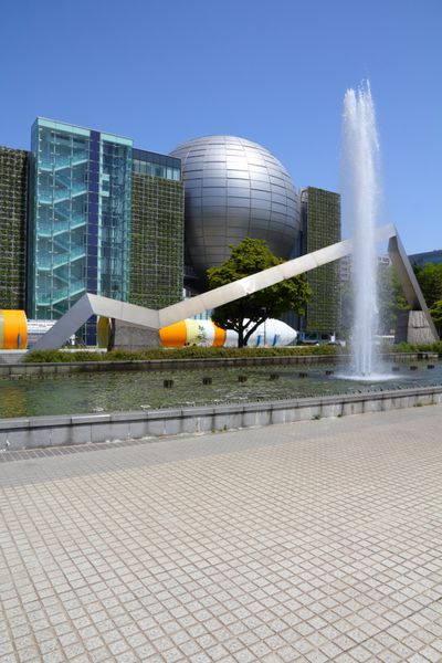 ناگویا ژاپن - 28 آوریل 2012 موشک فضایی در مقابل موزه علوم شهر ناگویا در ناگویا ژاپن طبق گزارش Tripadvisor در حال حاضر در بین 10 مکان برتر در ناگویا قرار دارد که ارزش بازدید دارد