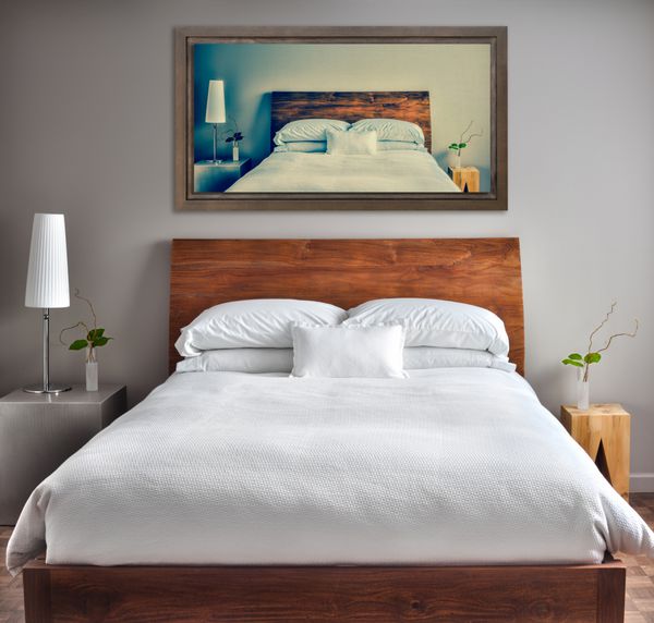 اتاق خواب زیبا و تمیز و مدرن با بوم سرگرم کننده روی دیوار که مفهومی تکراری یا بی نهایت است