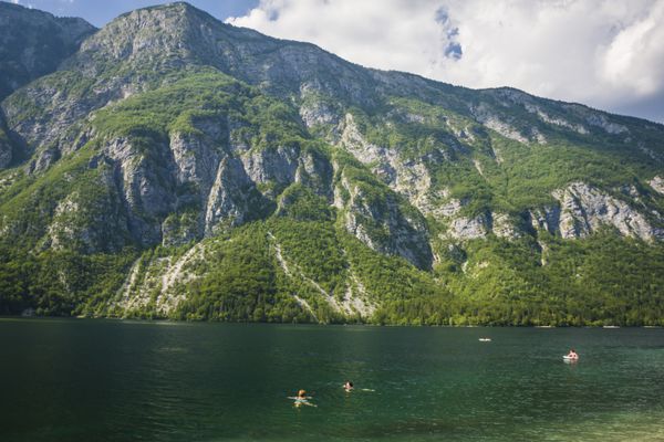 دریاچه کوه Bohnij در جولیان آلپ اسلوونی
