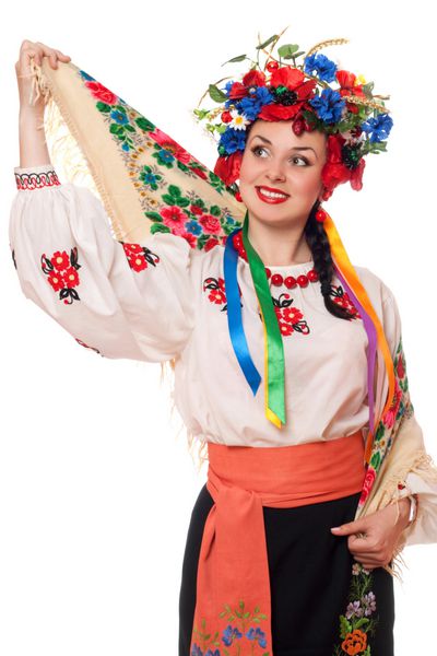 پرتره زن زیبا با لباس ملی اوکراین