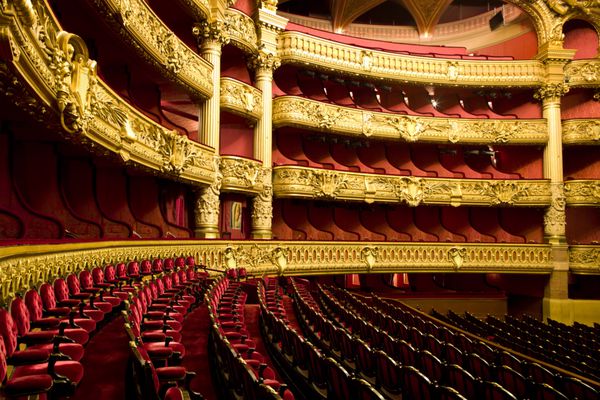 پاریس - 22 دسامبر نمای داخلی اپرا دو پاریس کاخ گارنیه در 22 دسامبر 2012 در پاریس نمایش داده می شود از سال 1861 تا 1875 برای خانه اپرای پاریس ساخته شد