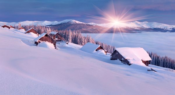 صبح رنگارنگ زمستانی در کوه های کارپات گلید پوژارسکا کارپات اوکراین اروپا