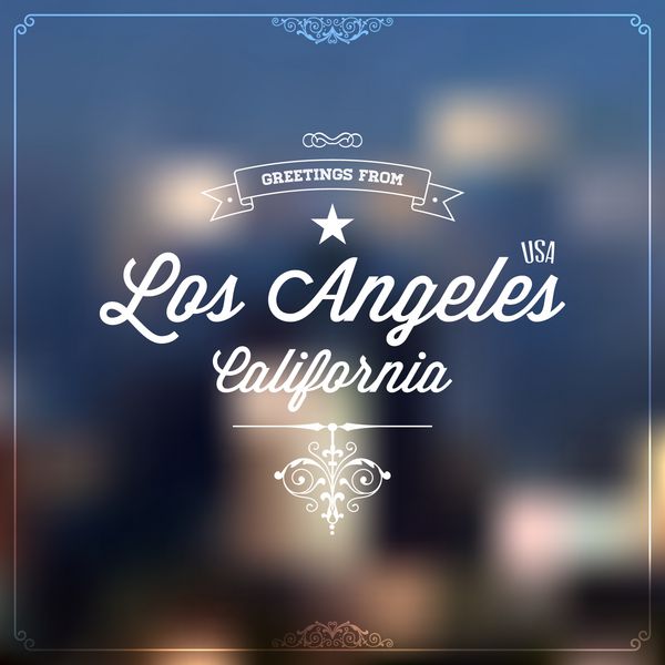 تایپوگرافی رترو برچسب تبریک توریستی قدیمی در پس زمینه تار تبریک از لس آنجلس کالیفرنیا ایالات متحده طراحی وکتور