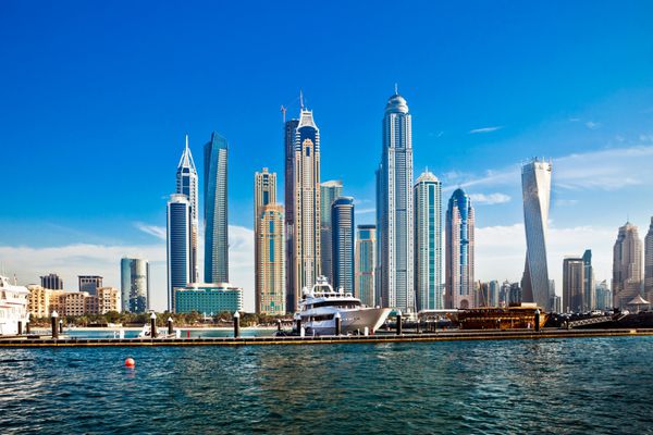 نمای پانوراما از آسمان خراش های دبی در امارات