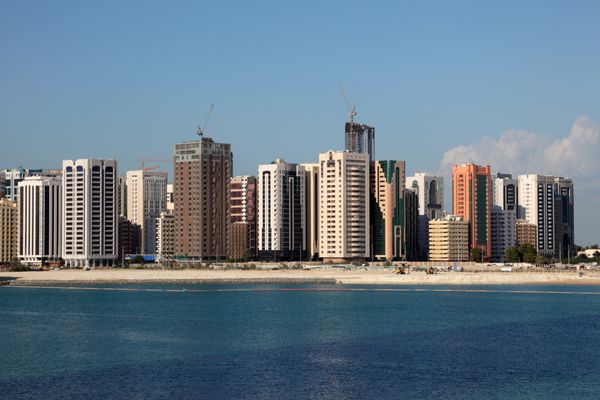 خط افق مرکز شهر ابوظبی امارات متحده عربی