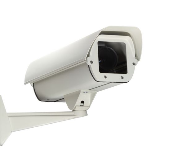 یک دوربین امنیتی جدید جدا شده بر روی پس زمینه سفید