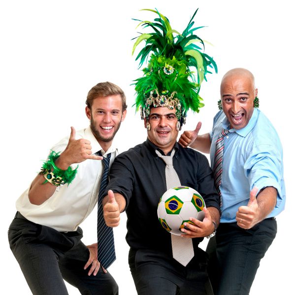 تیمی از تاجران با توپ فوتبال برزیلی و رنگ های کارناوال