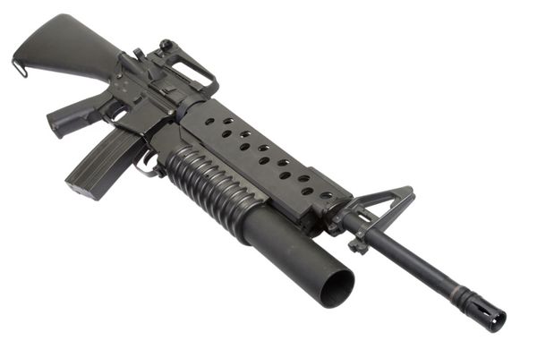 یک تفنگ M16A4 مجهز به نارنجک انداز M203