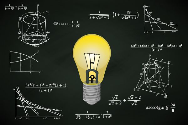 لامپ زرد روی تخته سیاه با وکتور محاسبات ریاضی