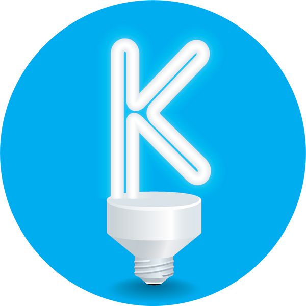 وکتور ایده صرفه جویی در انرژی ایزوله حرف K لامپ را روی پس زمینه آبی ایجاد کنید