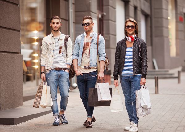 سه جوان مردانه مد metraseksualy فروشگاه پیاده روی خرید