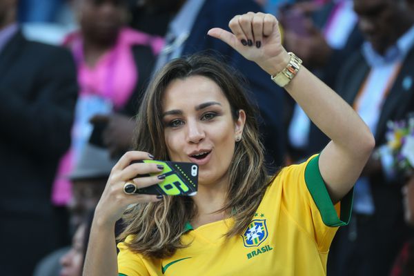 سائو پائولو برزیل - 12 ژوئن 2014 هواداران برزیلی در بازی افتتاحیه جام جهانی گروه A بین برزیل و کرواسی در کورینتیانس آرنا عدم استفاده در برزیل
