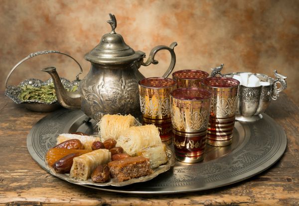 سینی چای شرقی و کلوچه نماد مهمان نوازی مراکشی