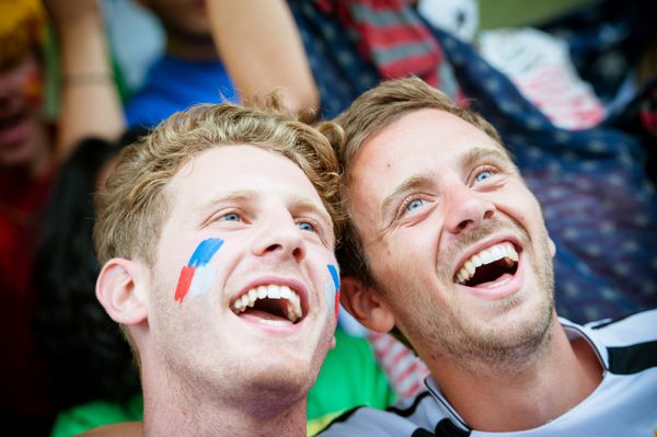 طرفداران ملل مختلف در استادیوم با هم - تصویر استوک