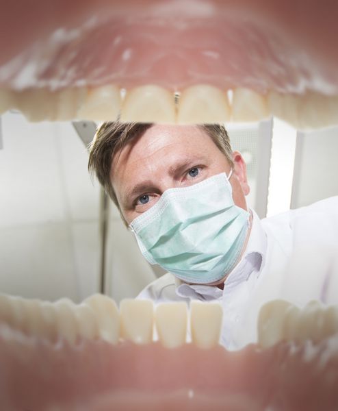 نمای یک دندانپزشک از داخل دهان
