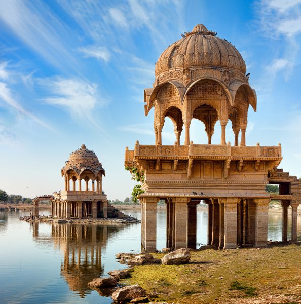 دریاچه گادی ساگار گادیسار یکی از مهم ترین جاذبه های گردشگری در جیسالمر راجستان شمال هند است معابد و زیارتگاه های حکاکی شده هنری در اطراف دریاچه گادیسار جایسالمر