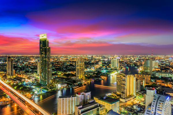 شهر بانکوک در گرگ و میش در پایتخت تایلند