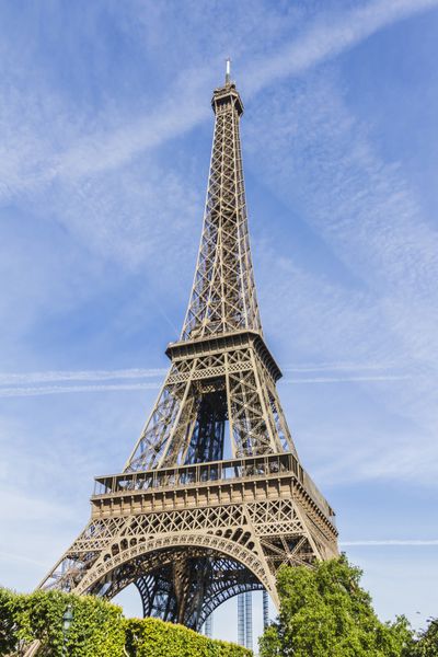 برج ایفل La Tour Eiffel واقع در Champ de Mars در پاریس به نام مهندس گوستاو ایفل برج ایفل بلندترین بنای پاریس و پربازدیدترین بنای تاریخی در جهان است فرانسه