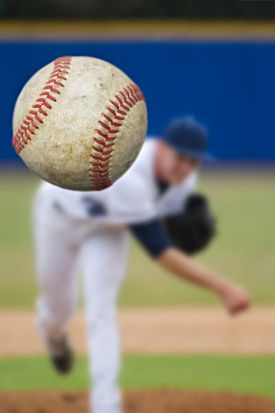 پارچ بیسبال پرتاب تمرکز روی توپ