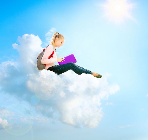 دختر مدرسه ای یا دانش آموزی که روی ابر نشسته و مشغول خواندن کتاب است مفهوم آموزش و پرورش بازگشت به مدرسه