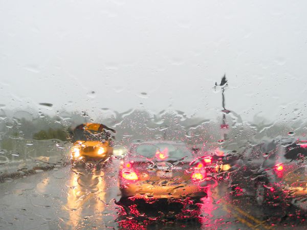 ترافیک سنگین ساعت شلوغی در باران