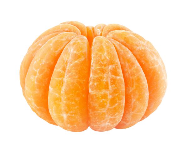 نارنگی پوست کنده جدا شده روی سفید