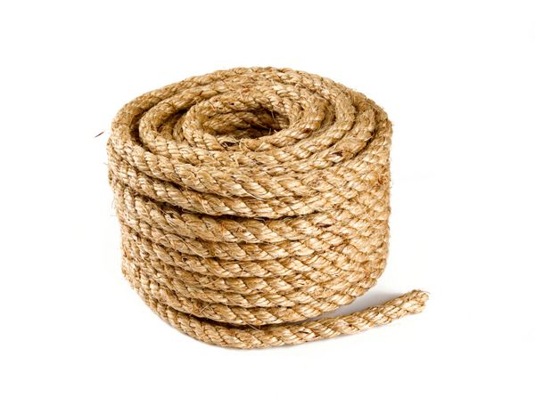 رول طناب جوت جدا شده در پس زمینه سفید