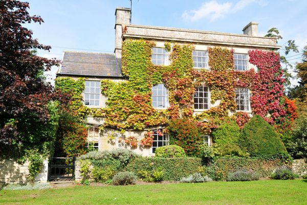خانه و باغ جدا شده زیبا از عصر گرجستان در روستایی انگلستان