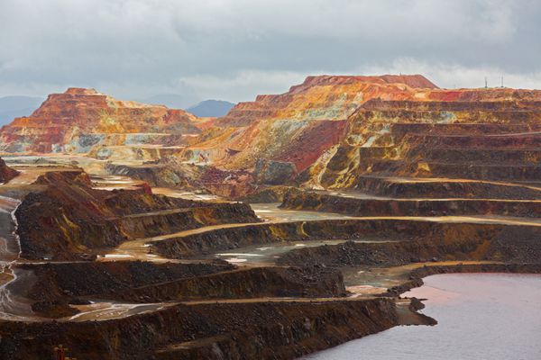 نمای دقیق معدن مس در ریوتینتو اسپانیا