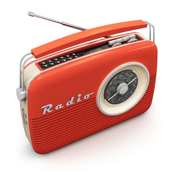 گیرنده رادیویی قدیمی قرمز قدیمی به سبک رترو جدا شده در پس زمینه سفید