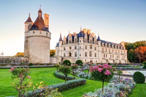 Chateau de Chenonceau فرانسه این قلعه در نزدیکی روستای کوچک Chenonceaux در دره Loire واقع شده است در قرن 15-16 ساخته شده است و یک جاذبه گردشگری است