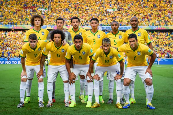 فورتالزا برزیل - 4 ژوئیه 2014 تیم برزیل در حال عکس گرفتن در بازی یک چهارم نهایی جام جهانی 2014 فیفا بین برزیل و کلمبیا در استادیو کاستلائو عدم استفاده در برزیل