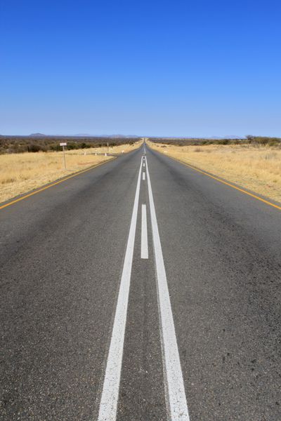 جاده B1 در نامیبیا به سمت Sesriem و Sossusvlei