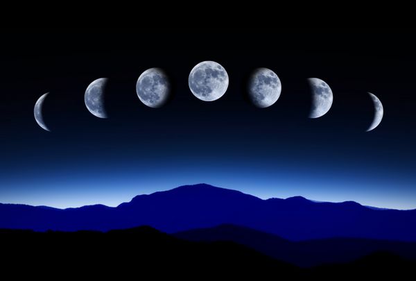 چرخه ماه در آسمان شب مفهوم تایم لپس