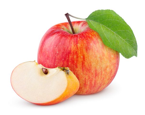 سیب زرد قرمز با برگ سبز و برش جدا شده در زمینه سفید